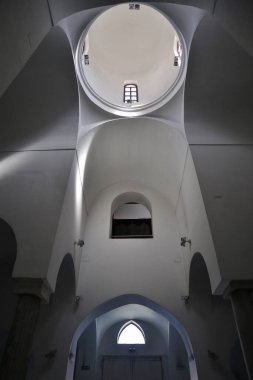 Capri, Campania, İtalya - 12 Mart 2022: Via Marina Grande 'deki ortaçağ San Costanzo veya Maria Santissima della Libera Kilisesi