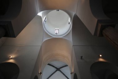 Capri, Campania, İtalya - 12 Mart 2022: Via Marina Grande 'deki ortaçağ San Costanzo veya Maria Santissima della Libera Kilisesi