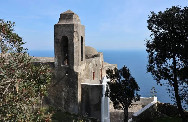 Anacapri, Campania, İtalya - 12 Mart 2022: Monte Solaro 'da Santa Maria di Cetrella' nın 15. yüzyıla dayanan keşfi