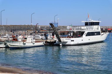 Capri, Campania, İtalya - 13 Mart 2022 Marina Grande Limanı