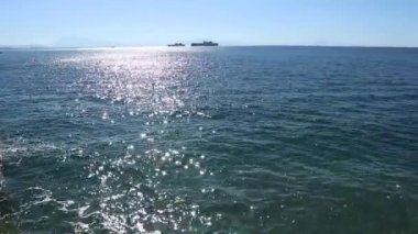 Vietri Konsolosu Mare, Campania, İtalya - 4 Eylül 2022: Cetara sınırında özel erişimi olan küçük bir plaja genel bakış