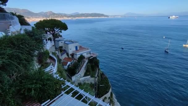 2022年9月4日 意大利坎帕尼亚 Mare Vietri Sul Mare 从俯瞰大海的B B平台俯瞰海岸的全景 — 图库视频影像