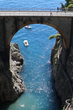 Furore, Campania, İtalya - 5 Eylül 2022 Via Antonello da Capua 'dan Fiordo di Furore