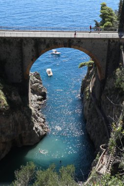 Furore, Campania, İtalya - 5 Eylül 2022 Via Antonello da Capua 'dan Fiordo di Furore