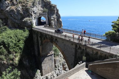 Furore, Campania, İtalya - 5 Eylül 2022 Via Antonello da Capua 'dan Fiordo di Furore
