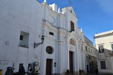 Anacapri, Campania, İtalya - 12 Mart 2022: Piazza San Nicola 'da San Michele Arcangelo 18. yüzyıl kilisesi