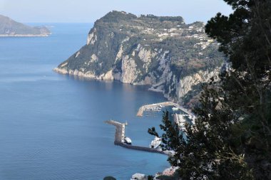 Anacapri, Campania, İtalya - 12 Mart 2022: Villa San Michele Sfenksinin atari salonundan Panorama