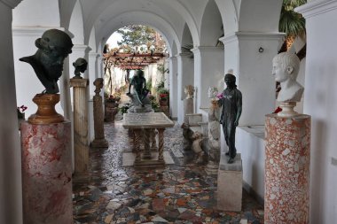 Anacapri, Campania, İtalya - 12 Mart 2022: Villa San Michele, İsveçli doktor Axel Munthe 'nin evi, 20. yüzyılın başlarında bir ev müzesi olarak kullanıldı.