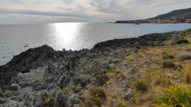 Camerota, Campania, İtalya - 19 Eylül 2022: Torre Zancale 'den Lentiscelle Körfezi Genel Görünümü