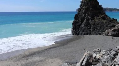 Camerota, Campania, İtalya - 18 Eylül 2022: Sahil yolundan Mingardo plajına genel bakış