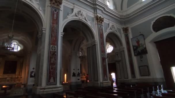 意大利坎帕尼亚实里 2022年10月2日 18世纪圣特罗菲马纳大教堂的内部概览 — 图库视频影像
