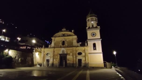 意大利坎帕尼亚普拉亚诺 2022年10月1日 圣根纳罗教堂的夜景 — 图库视频影像