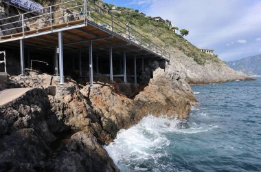 Conca dei Marini, Campania, İtalya - 1 Ekim 2022: Lido Capo di Conca Sonbaharda
