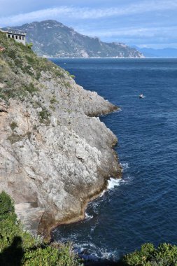 Conca dei Marini, Campania, İtalya - 1 Ekim 2022: Capo di Conca 'dan Amalfi kıyıları