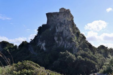 Conca dei Marini, Campania, İtalya - 1 Ekim 2022: Capo di Conca Saracen Kulesi