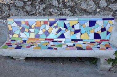 Praiano, Campania, İtalya - 1 Ekim 2022: Marina di Praia kıyı şeridi boyunca Majolica bank