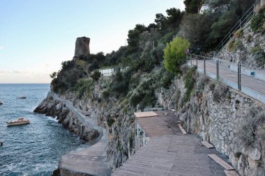 Praiano, Campania, İtalya - 1 Ekim 2022: 13. Asciola Kulesi Marina di Praia