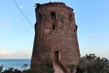 Praiano, Campania, İtalya - 1 Ekim 2022: 13. Asciola Kulesi Marina di Praia