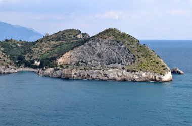 Sahip Lubrense, Campania, İtalya - 20 Mart 2022: Monte Costanzo 'nun tepesinden Ieranto Körfezi