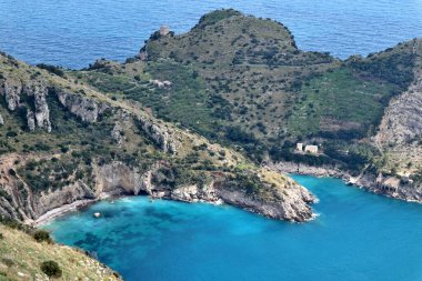 Sahip Lubrense, Campania, İtalya - 20 Mart 2022: Monte Costanzo 'nun tepesinden Ieranto Körfezi