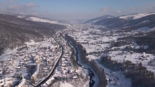 Scenic Landscape Small Town Forest Mountain Valley Winter Kárpátok Aerial — Stock videók