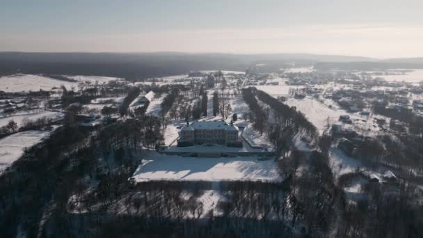Drohnenflug Vorwärts Über Die Historische Alte Burg Sonnigen Wintertag Pidhirtsi — Stockvideo