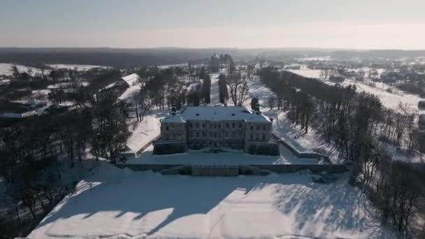 Drohnenflug Vorwärts Über Die Historische Alte Burg Sonnigen Wintertag Pidhirtsi — Stockvideo