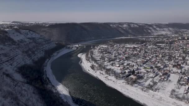 Замороженный Каньон Мостом Зимний День — стоковое видео