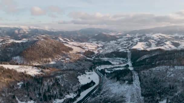 Luftaufnahme Der Verschneiten Karpaten Der Ukraine Mit Einer Drohne — Stockvideo