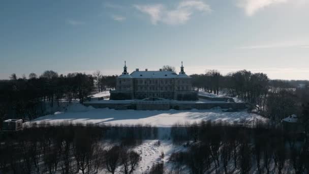 Drohnenflug Vorwärts Über Die Historische Alte Burg Sonnigen Wintertag Pidhirtsi — Stockvideo