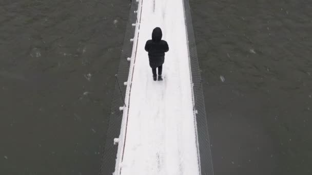 Top Shot Man Black Jacket Makes Drone Footage Himself Walks — ストック動画