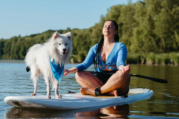 Young Woman Meditating City Lake While Sitting Sup Board Her — Foto Stock