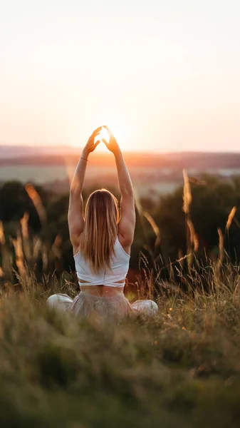 Back View Woman Sitting Meditation Yoga Pose Catching Sun Her — Foto de Stock