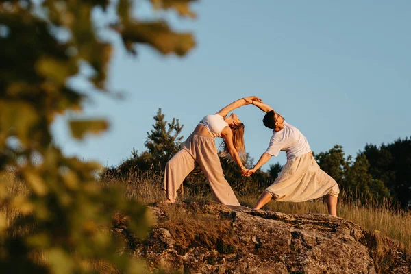 Young Adult Couple Making Beautiful Pose Man Woman Practicing Yoga — Foto de Stock