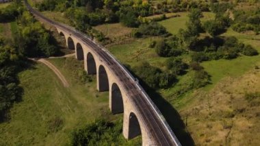 19. yüzyıl Plebanivsky Viaduct 'unun hava panoramik görüntüsü batı Ukrayna' daki Plebanivka, Ternopil bölgesinde yer almaktadır.