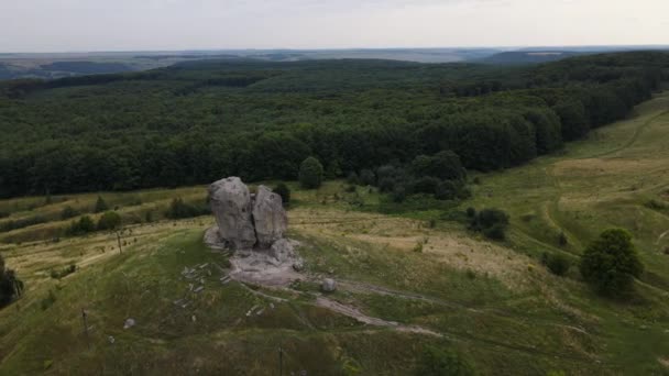 Aerial Panoramic View Giant Stone Located Pidkamin Western Ukraine — Stock Video