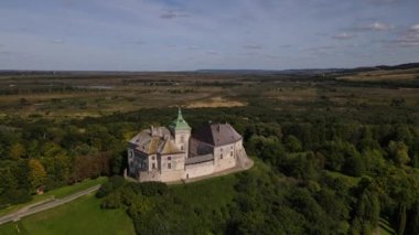 Ukrayna 'daki ortaçağ kalesi Zolochiv Kalesi' nin hava panoramik görüntüsü