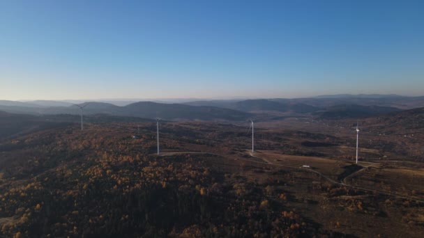 Panoramisch Uitzicht Vanuit Lucht Een Groep Windturbines Met Draaiende Bladen — Stockvideo