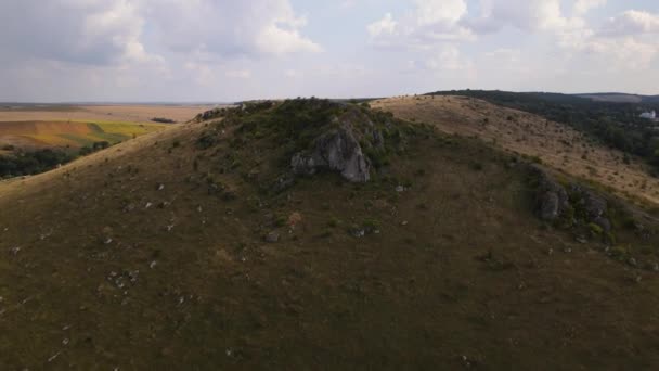 Aerial View Rocky Hill Drone Flies Forwards Stony Landscape — Stock Video