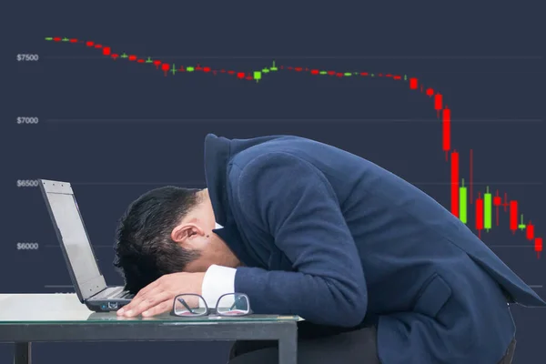 Obchodník Vážně Bitcoin Graf Dolů Hodnota Bitcoinu Stoupající Dolů Btc — Stock fotografie