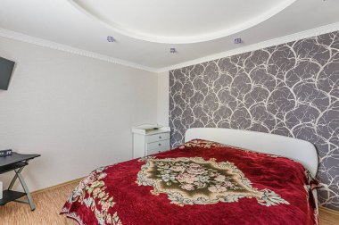 Rusya, Moskova - Mayıs 03, 2020: İç mekan dairesi modern, parlak, rahat atmosfer. Genel temizlik, ev dekorasyonu, satılık ev hazırlığı.