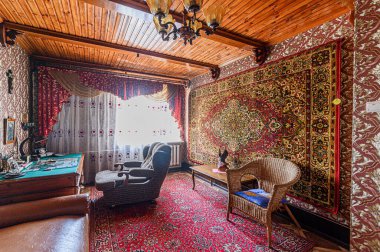 Rusya, Moskova - Mayıs 03, 2020: İç mekan dairesi modern, parlak, rahat atmosfer. Genel temizlik, ev dekorasyonu, satılık ev hazırlığı.