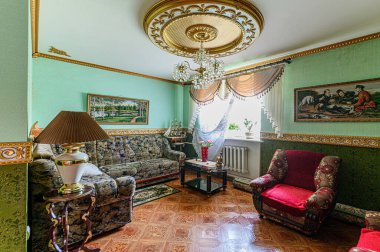 Rusya, Moskova - Mayıs 03, 2020: İç mekan dairesi modern, parlak, rahat atmosfer. Genel temizlik, ev dekorasyonu, satılık ev hazırlığı.