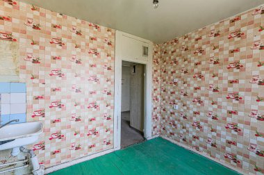 Rusya, Moskova - Mayıs 03, 2020: Kendi kendini bitirme için iç kabataslak onarım. İç dekorasyon, binanın çıplak duvarları, inşaat sahnesi.