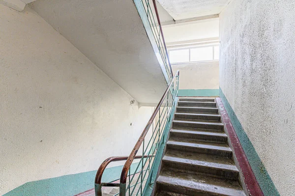 ロシア モスクワ 2020年5月4日 インテリア公共の場所 家の入り口 ドア壁階段廊下 — ストック写真