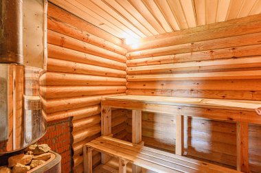 Rusya, Moskova - Mayıs 06, 2020: İç mekan dairesi modern, parlak, rahat atmosfer. Genel temizlik, ev dekorasyonu, satılık ev hazırlığı. ahşap kır evi