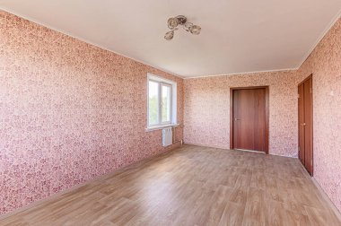 Rusya, Moskova... 08 Mayıs 2020: İç mekan dairesi modern, parlak, rahat atmosfer. Genel temizlik, ev dekorasyonu, satılık ev hazırlığı.