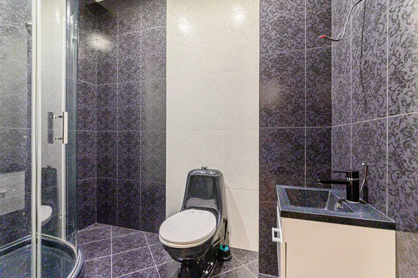 ロシア モスクワ 2020年5月8日 室内アパートのバスルーム シンク 装飾要素 トイレ — ストック写真