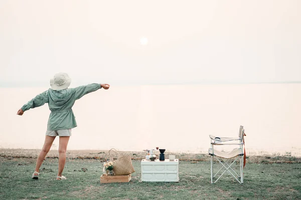 Happy Woman Relaxing Holiday Morning Traveling Slow Life Resting Style — Stok fotoğraf