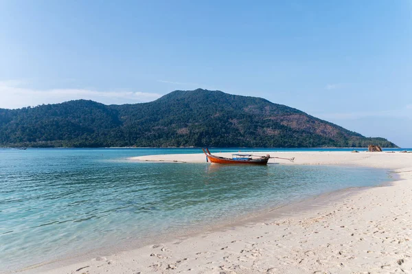 Wooden Long Tail Boat Anchored Beach Tropical Sea Koh Lipe — Stock Photo, Image